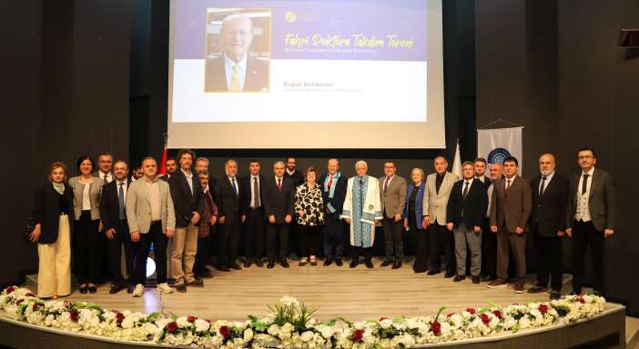 ucaklari-gorunmez-yapan-ergun-kirlikovali-konyada-ogrencilerle-bulustu