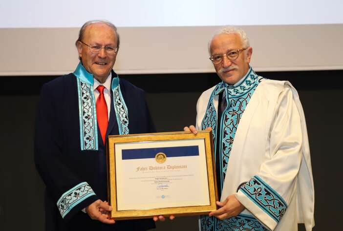 ucaklari-gorunmez-yapan-ergun-kirlikovali-konyada-ogrencilerle-bulustu