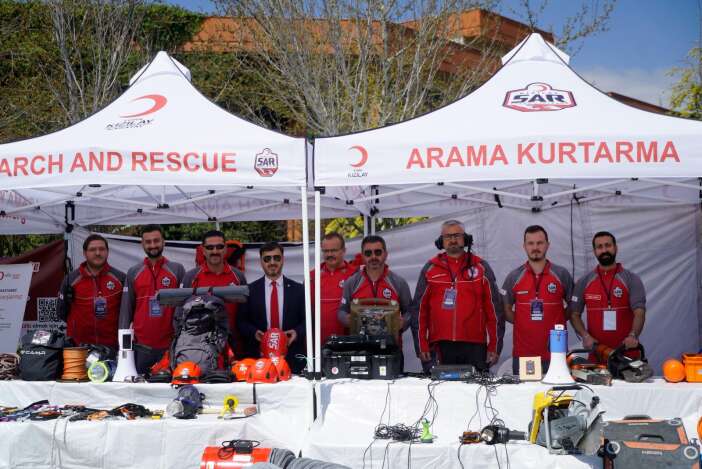 ikaf26da-kizilay-ekipleri-dikkatleri-uzerine-cekti