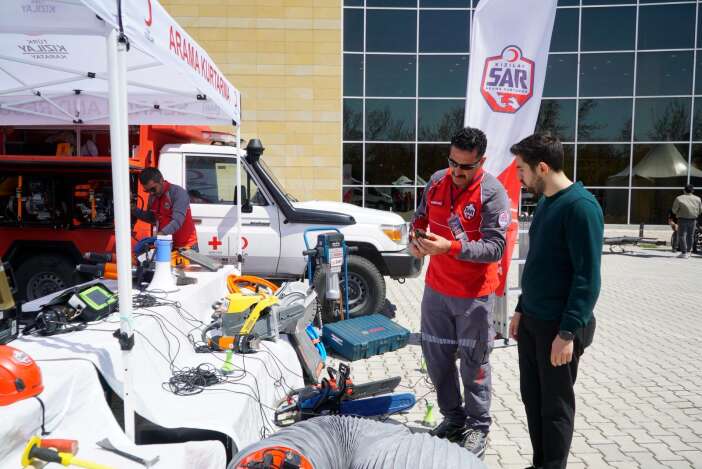 ikaf26da-kizilay-ekipleri-dikkatleri-uzerine-cekti