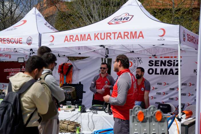 ikaf26da-kizilay-ekipleri-dikkatleri-uzerine-cekti