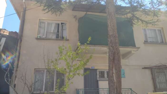 konyada-3-yasindaki-cocuk-ikinci-kattan-asagi-dustu