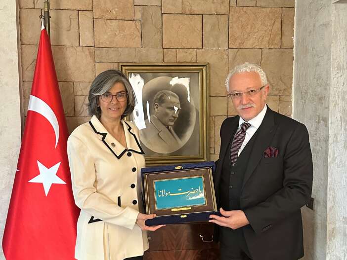 neu-heyeti-romanyada-akademik-basari-icin-guc-birligi-yapildi