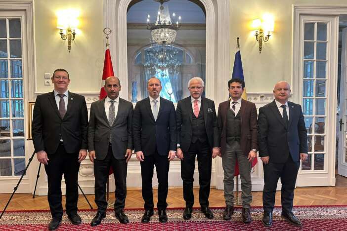 neu-heyeti-romanyada-akademik-basari-icin-guc-birligi-yapildi