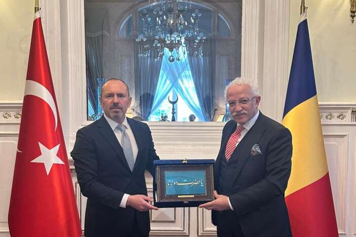 neu-heyeti-romanyada-akademik-basari-icin-guc-birligi-yapildi