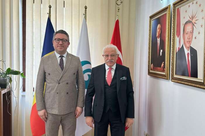 neu-heyeti-romanyada-akademik-basari-icin-guc-birligi-yapildi