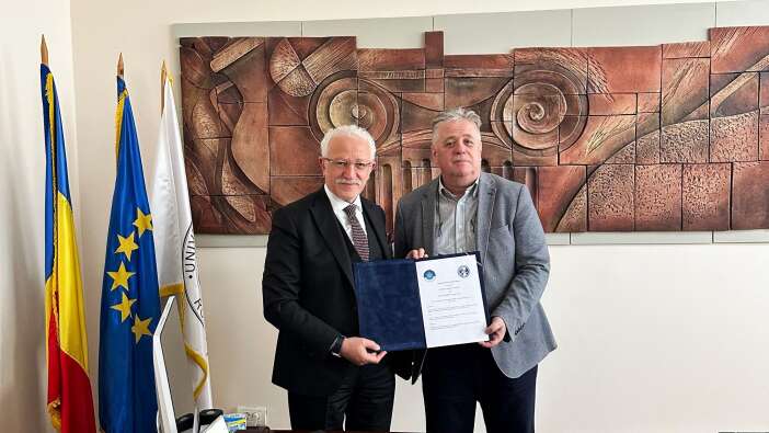 neu-heyeti-romanyada-akademik-basari-icin-guc-birligi-yapildi