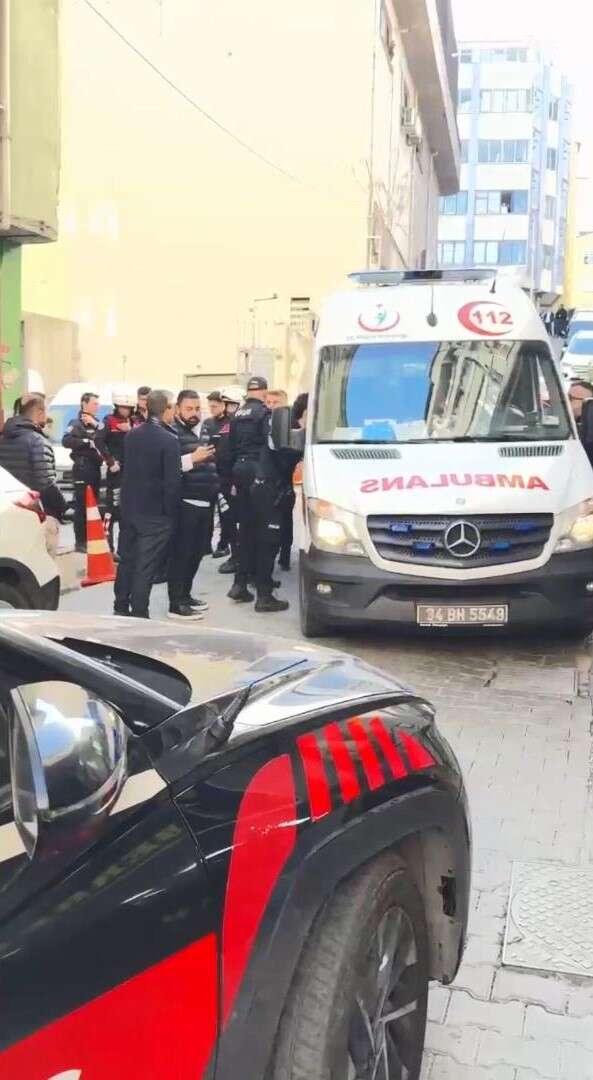 polisin-uyari-atesi-berberi-vurdu-durumu-agir