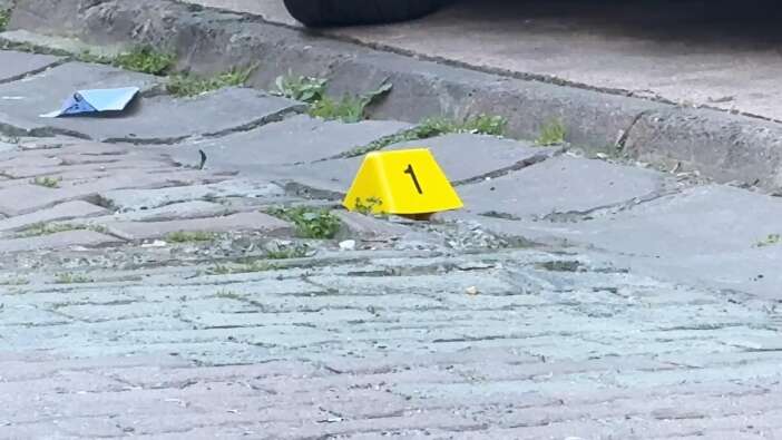 polisin-uyari-atesi-berberi-vurdu-durumu-agir