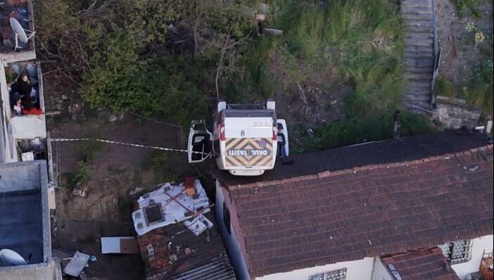 takla-atan-ogrenci-servisi-evin-catisina-uctu-1-olu