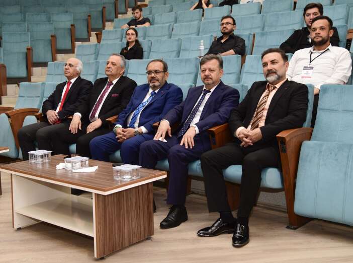 konyada-ogrenciler-sektor-temsilcileriyle-ktunde-bulustu