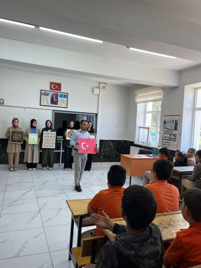 konyada-universiteli-gencler-cocuklari-bilim-sanat-ve-teknolojiyle-bulusturdu