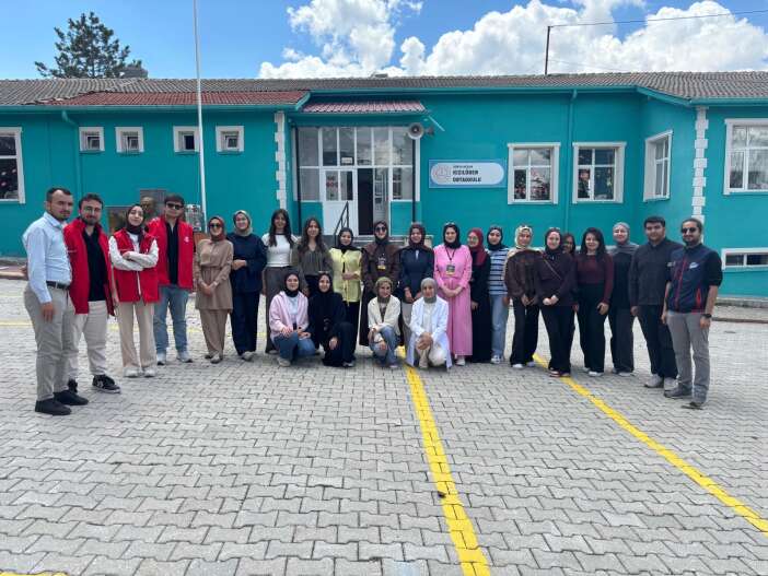 konyada-universiteli-gencler-cocuklari-bilim-sanat-ve-teknolojiyle-bulusturdu