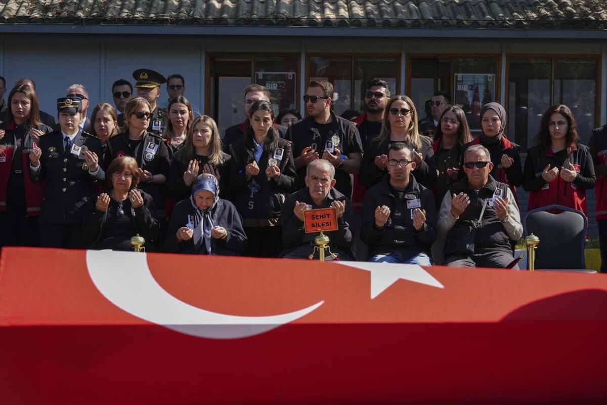 trafik-kazasinda-sehit-olan-polis-serkan-hizli-son-yolculuguna-ugurlandi