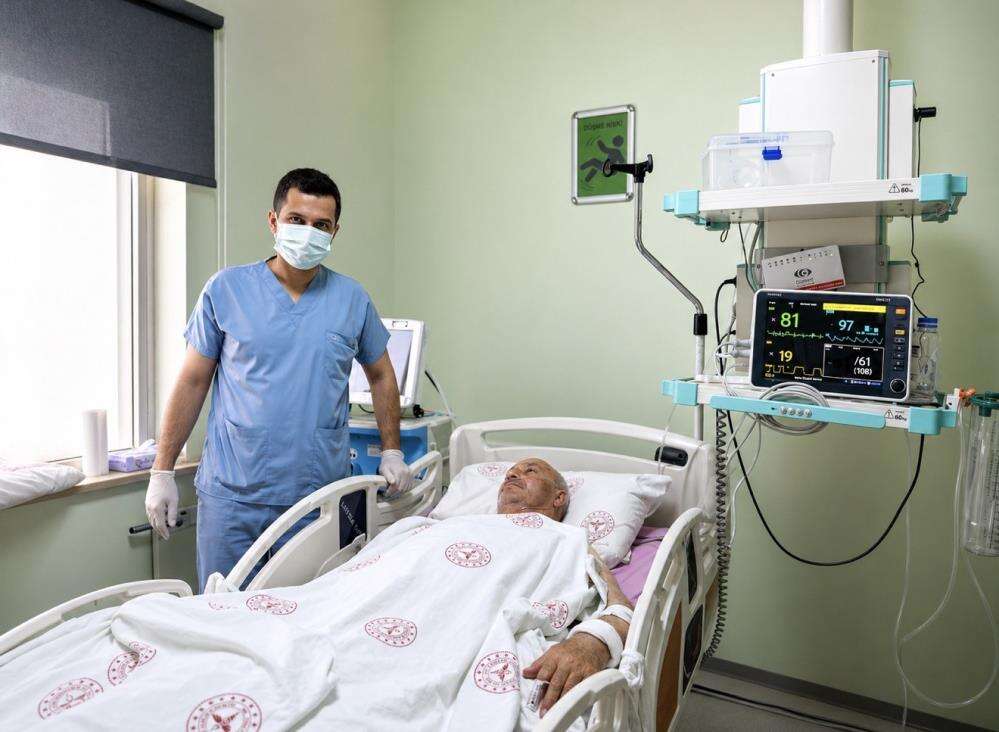 yasli-adam-camiye-giderken-dustu-et-yiyen-bakteri-canindan-ediyordu