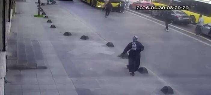 yolun-karsisina-gecmeye-calisan-ogrenci-otobusun-altinda-kaldi