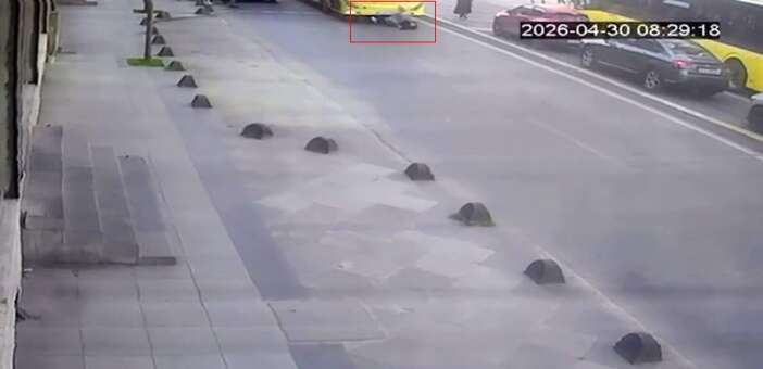 yolun-karsisina-gecmeye-calisan-ogrenci-otobusun-altinda-kaldi