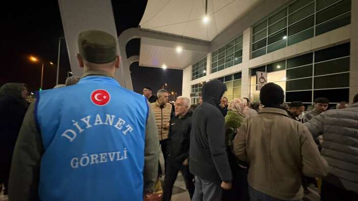 konyadan-hac-yolculugu-suruyor-gozyaslariyla-ugurlandilar