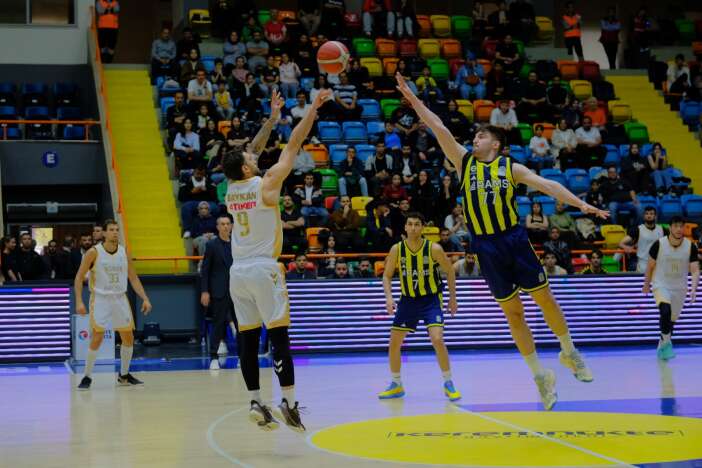konyanin-dev-adamlari-evinde-fenerbahceye-gecit-vermedi