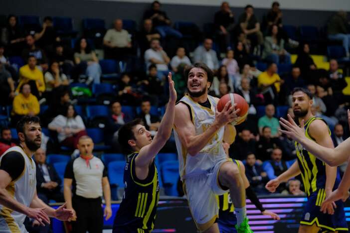 konyanin-dev-adamlari-evinde-fenerbahceye-gecit-vermedi