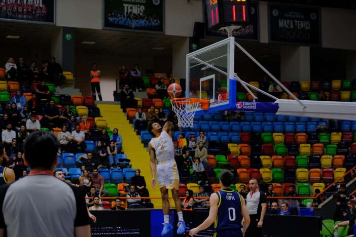 konyanin-dev-adamlari-evinde-fenerbahceye-gecit-vermedi