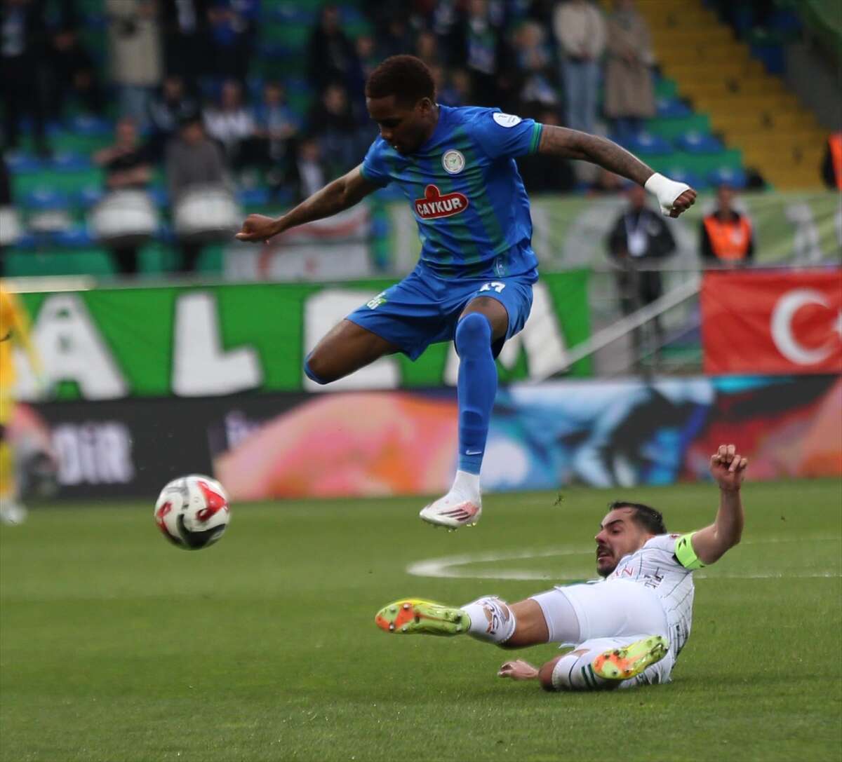 konyaspor-one-gectigi-macta-rizespora-3-2-maglup-oldu