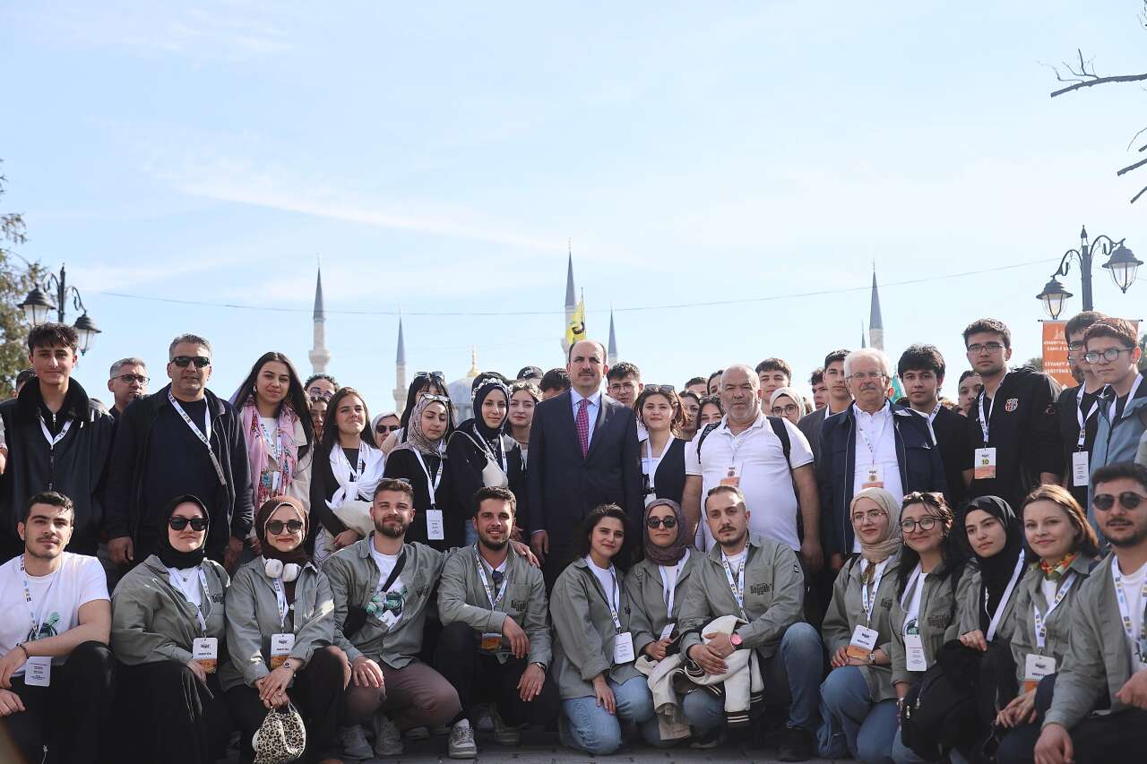 baskan-altay-genc-seyyah-katilimcisi-ogrencilerle-istanbulda-bulustu