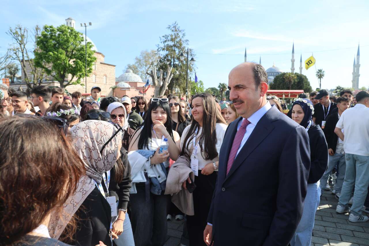 baskan-altay-genc-seyyah-katilimcisi-ogrencilerle-istanbulda-bulustu