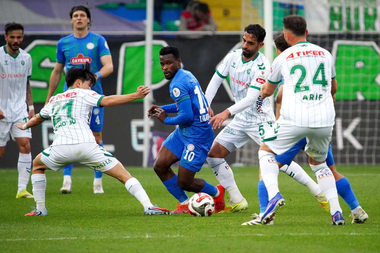 konyaspor-formasiyla-ilk-golunu-atan-jin-ho-jo-uzgun