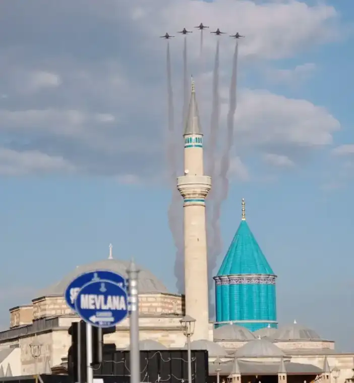 turk-yildizlari-konyanin-kalbinde-nefes-kesecek