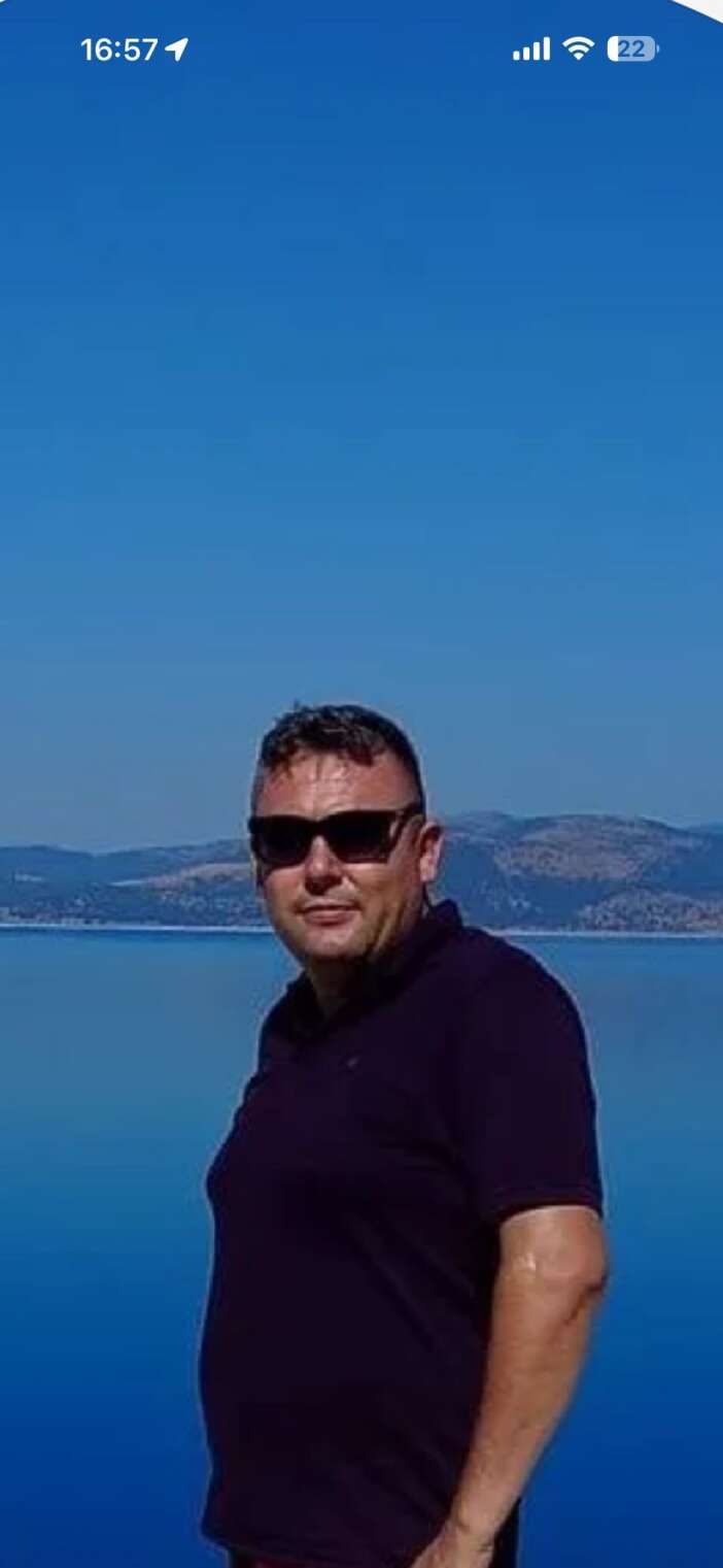 park-halindeki-otomobilde-supheli-olum-basindan-vurulmus-halde-bulundu