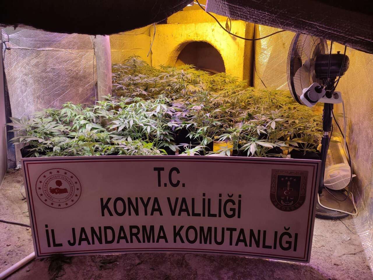 konyada-zehir-tacirlerine-darbe-71-kisi-yakalandi-14u-tutuklandi