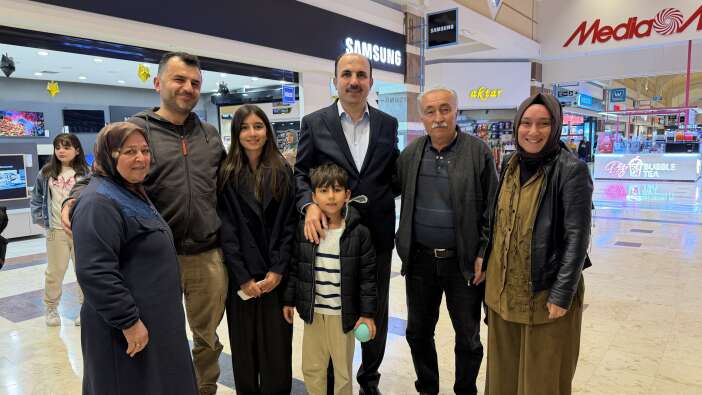 baskan-altaydan-avmde-cocuklara-surpriz