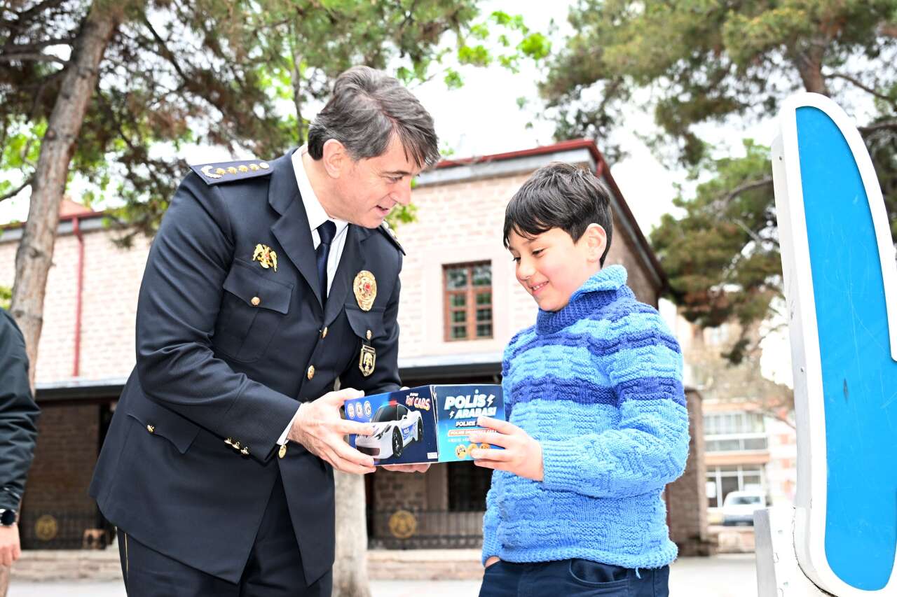 goreve-baslayan-konya-emniyet-muduru-koctan-anlamli-ilk-ziyaret
