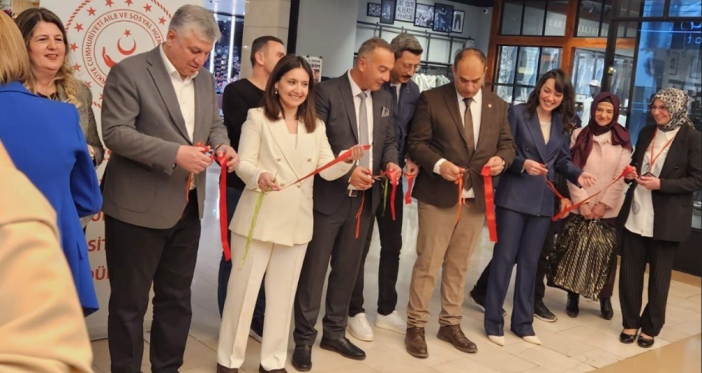 konyada-cocuklarin-el-emegi-urunleri-vatandaslarin-begenisine-sunuldu