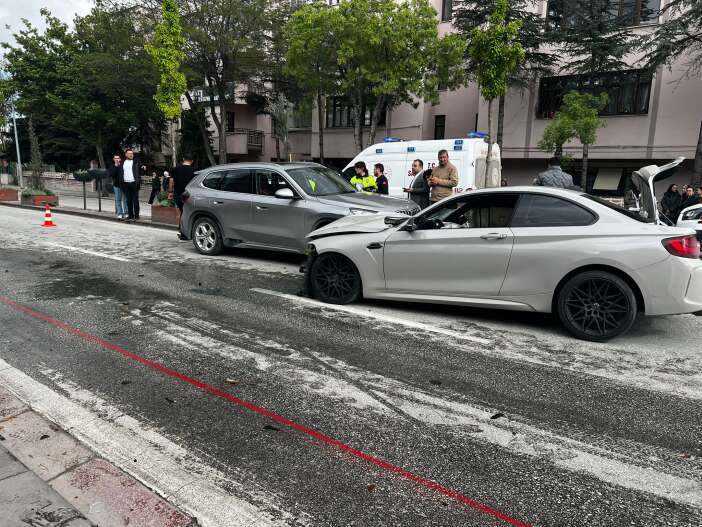 konyada-kontrolden-cikan-otomobil-ortaligi-savas-alanina-cevirdi