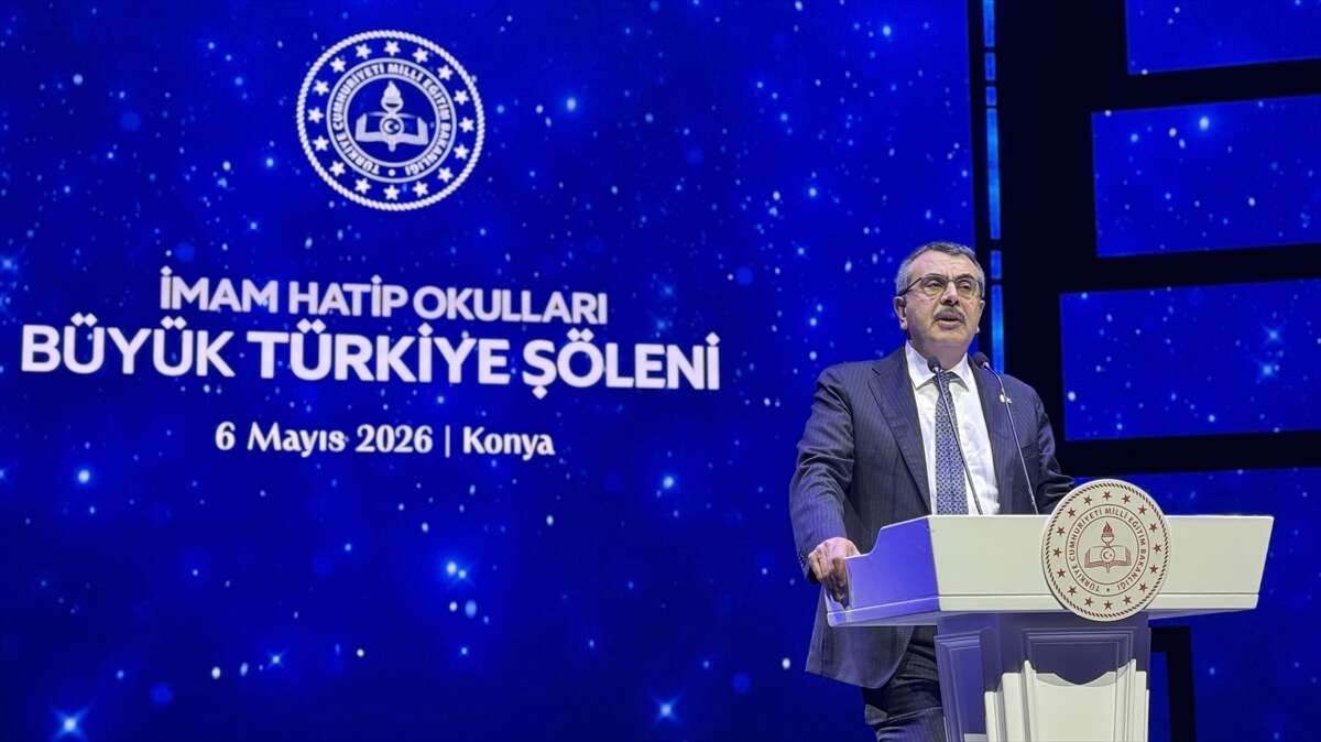 bakan-tekin-konyada-evlatlarimizi-ekranlarin-insafina-terk-etmemeliyiz