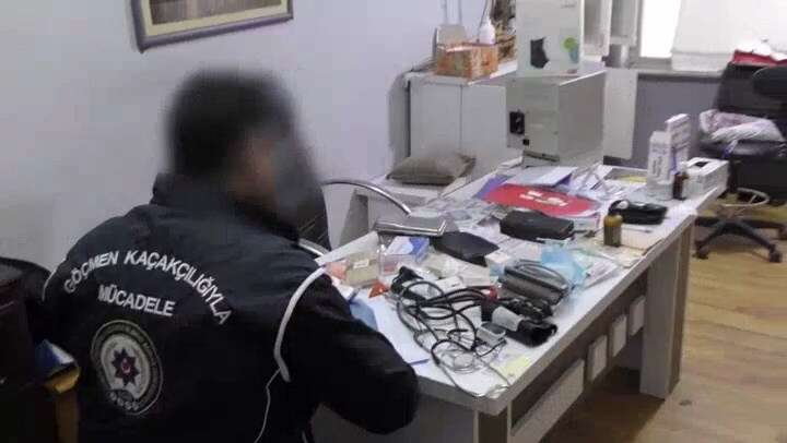 buyuksehirde-sahte-doktorlara-operasyon-evlerini-kacak-muayenehaneye-cevirmisler
