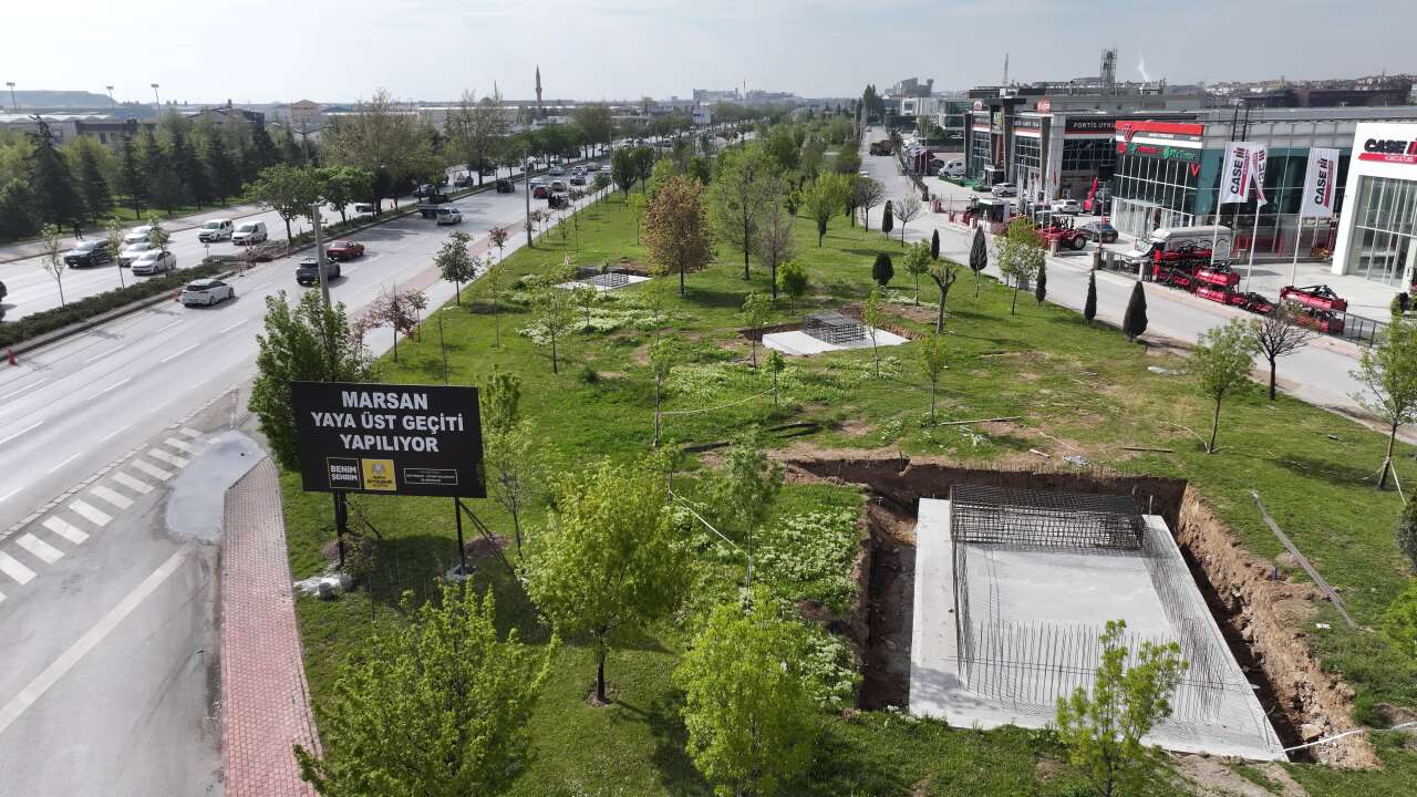 konya-trafiginin-aksadigi-noktaya-buyuksehir-ust-gecit-yapiyor-calisma-basladi