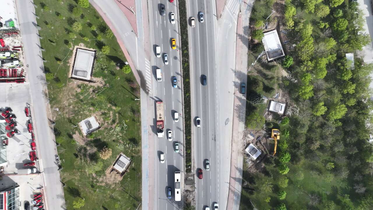 konya-trafiginin-aksadigi-noktaya-buyuksehir-ust-gecit-yapiyor-calisma-basladi