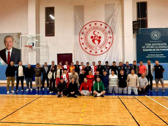 konyada-hakemler-bu-kez-duduk-degil-gol-icin-sahada