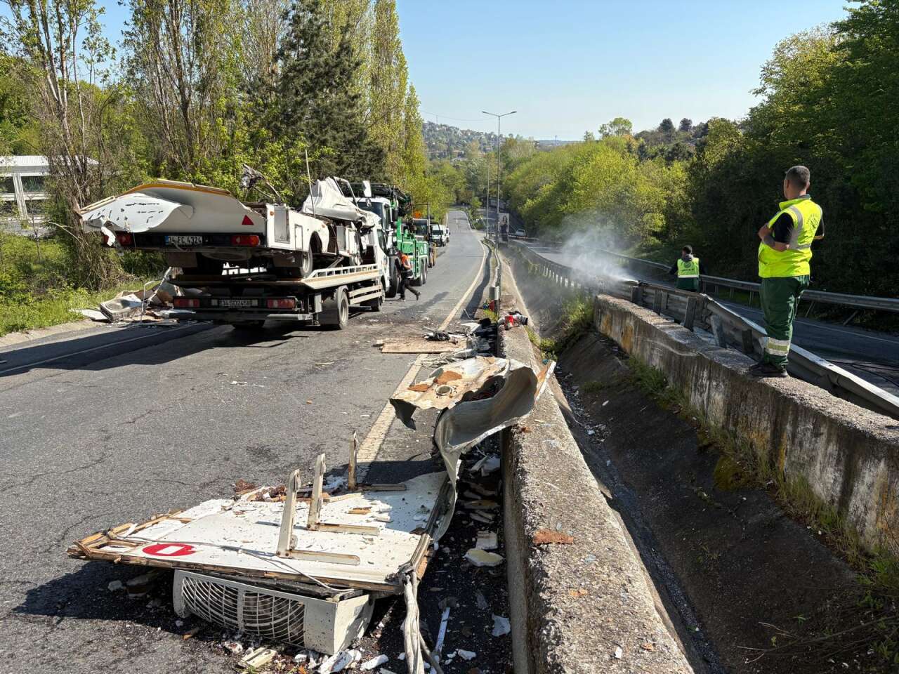 feci-karavan-kazasi-bariyere-carpan-surucu-hayatini-kaybetti