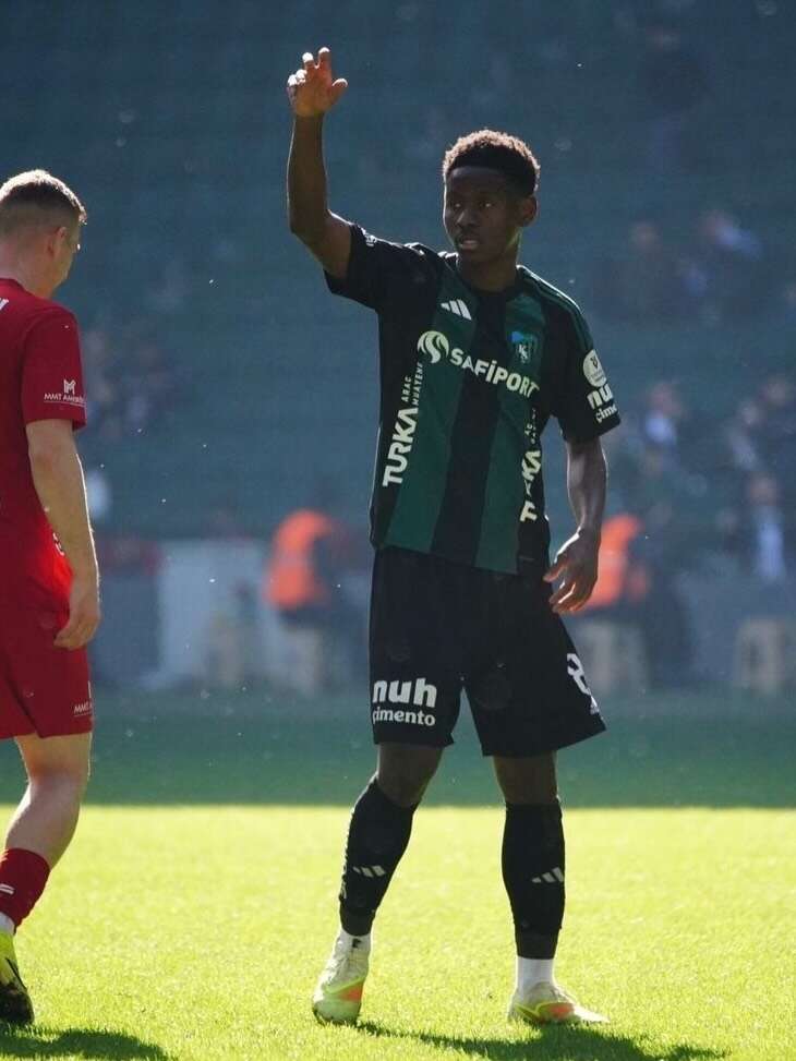kocaelispor-tek-golunu-konyaspora-atan-keitanin-bonservisini-aldi