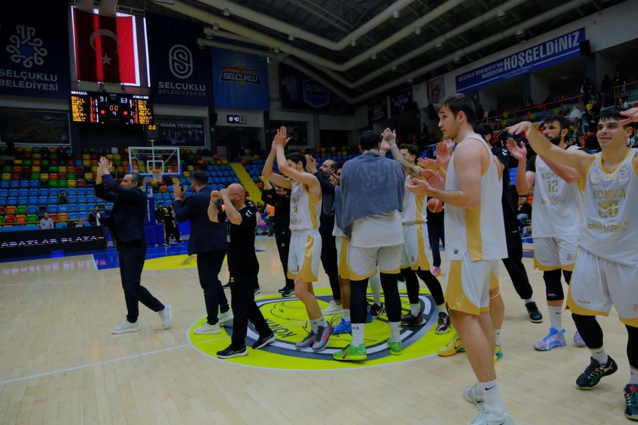 konya-buyuksehir-belediyespor-rakibini-farkli-gecti-yari-finale-yukseldi