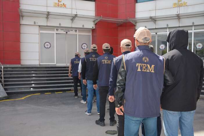 konya-dahil-17-ilde-fetonun-emniyet-yapilanmasina-operasyon-23-isim-gozaltina-alindi
