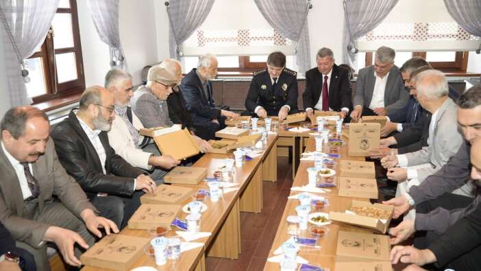 konyanin-yeni-emniyet-mudurunden-yurek-isitan-bulusma