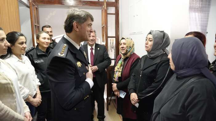 konyanin-yeni-emniyet-mudurunden-yurek-isitan-bulusma