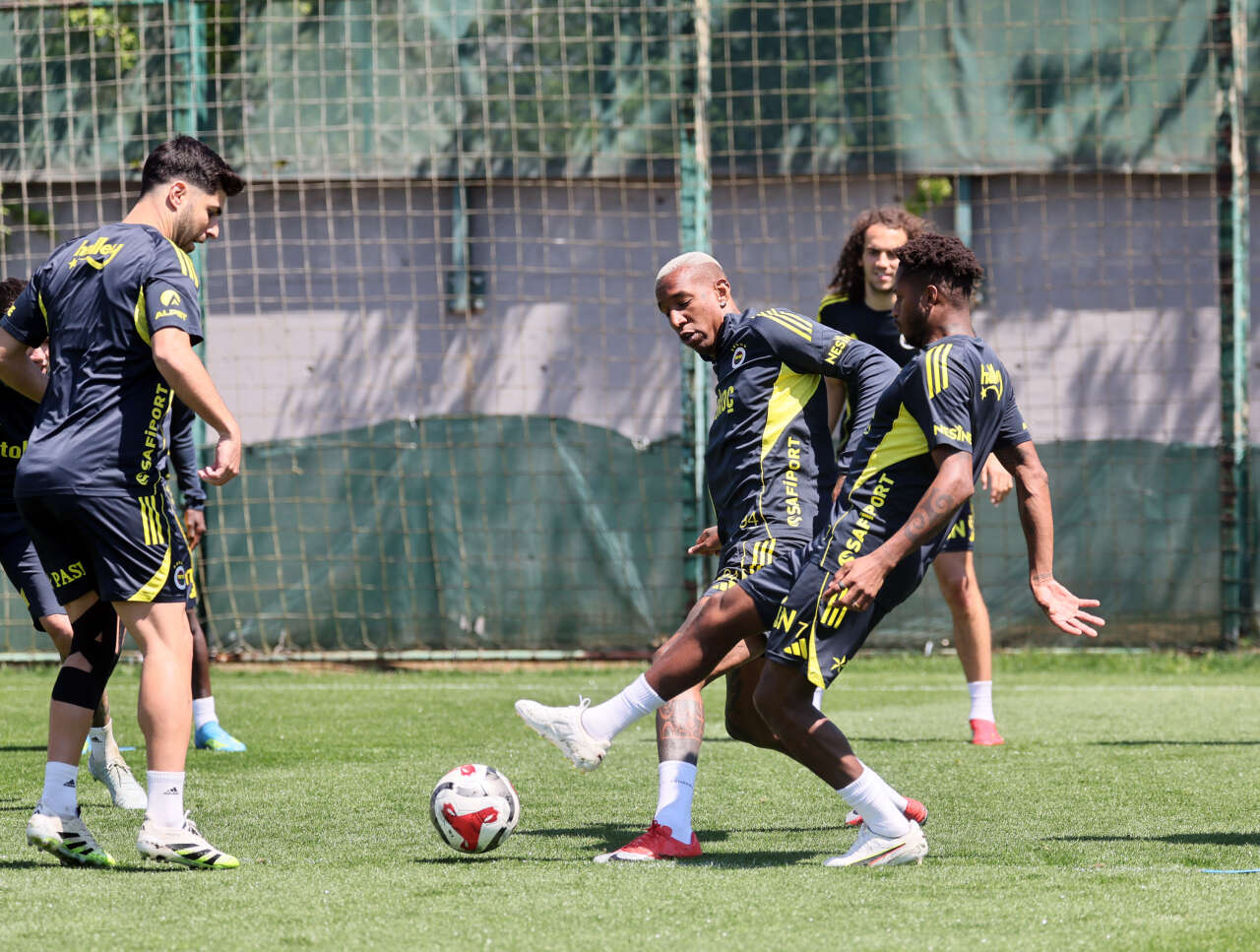 konyaspora-konuk-olacak-fenerbahce-hazirliklarini-surdurdu