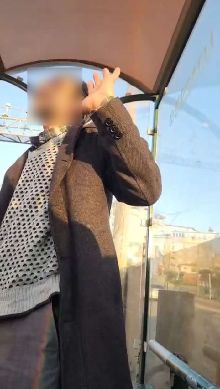 durakta-mide-bulandiran-goruntuler-genc-kizi-boyle-taciz-etti