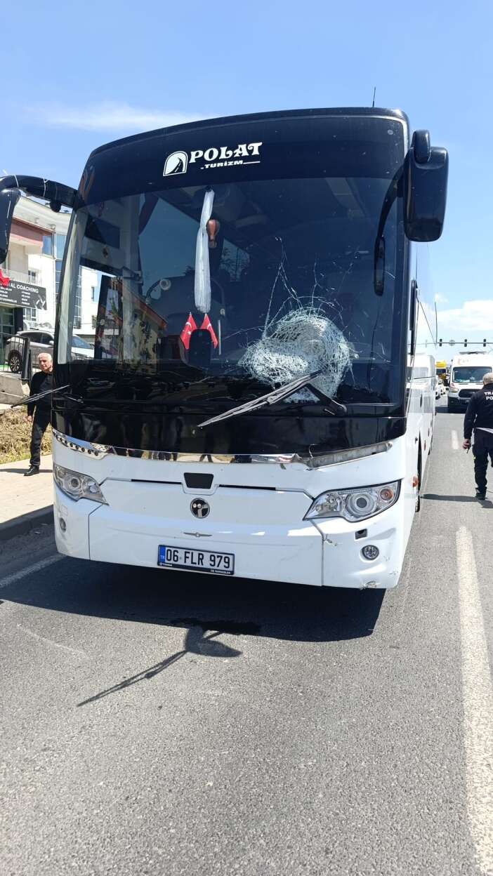 otobus-carpan-18-yasindaki-ogrenci-hayatini-kaybetti